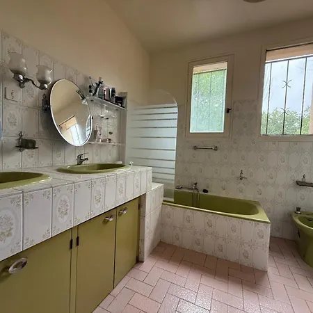 D'hotes Les Coquelicots * ヴィルヌーヴ・シュル・ロット